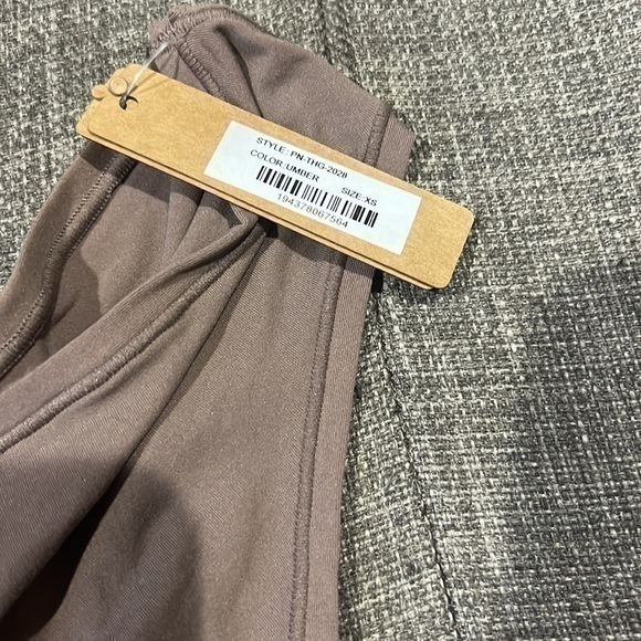 Skims Fits Everybody  Thong - Picture 6 of 16